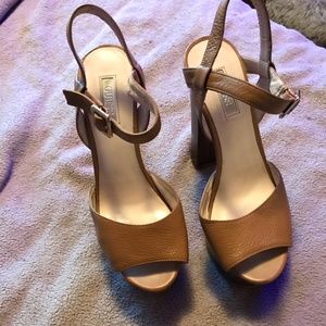 Guess Tan Vintage  heels